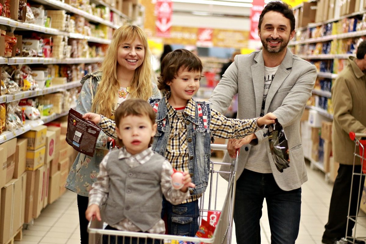 What’s the Average Grocery Budget for a Family of 4?